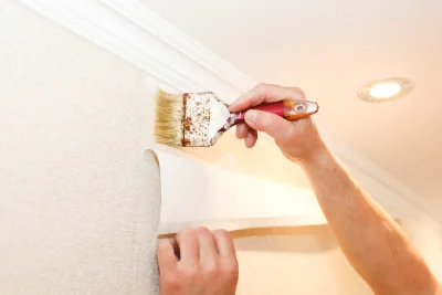Pose de papier peint à Sassy — revêtements muraux et toiles de verre